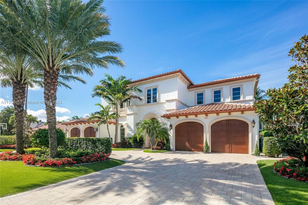 Recently Sold: $6,495,000 (5 beds, 6 baths, 6641 Square Feet)