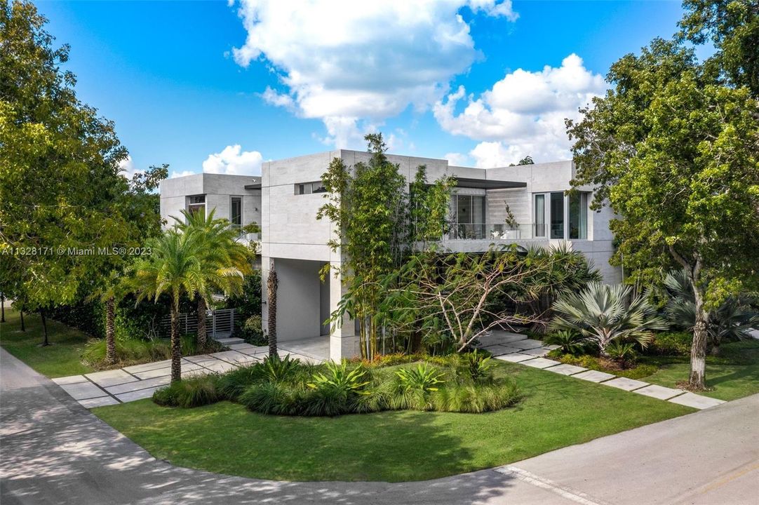Recently Sold: $8,575,000 (5 beds, 6 baths, 5369 Square Feet)