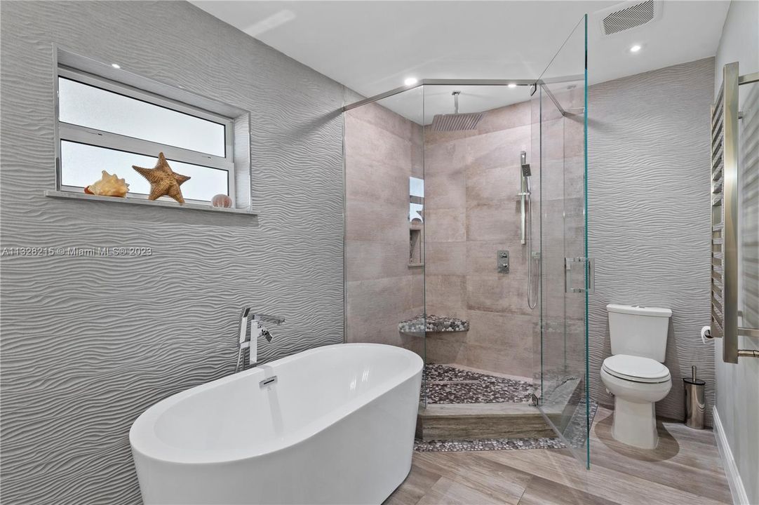 Owner's suite #1 bath