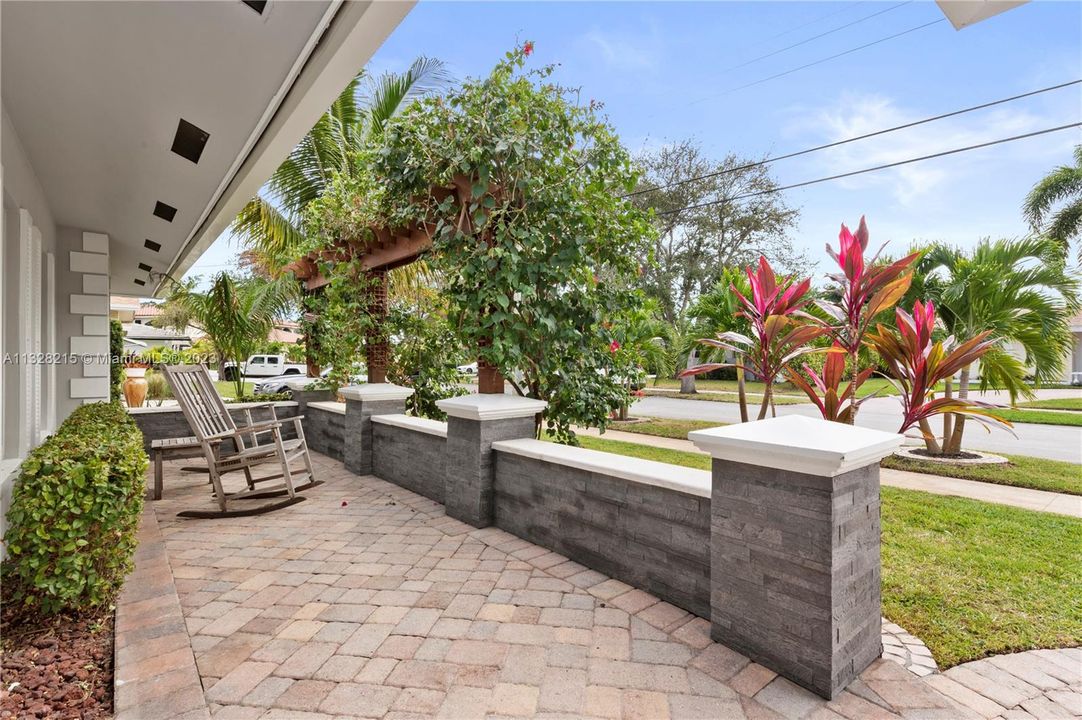 En Venta: $1,195,000 (3 camas, 3 baños, 1976 Pies cuadrados)