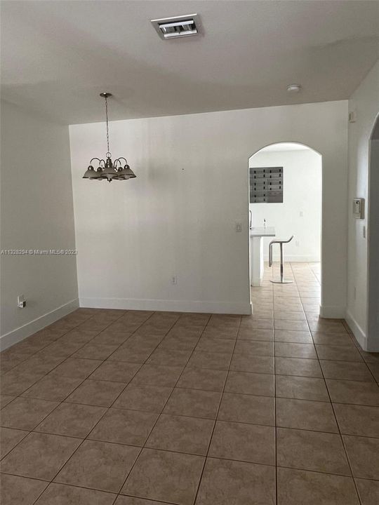 Recently Rented: $3,000 (3 beds, 2 baths, 1530 Square Feet)