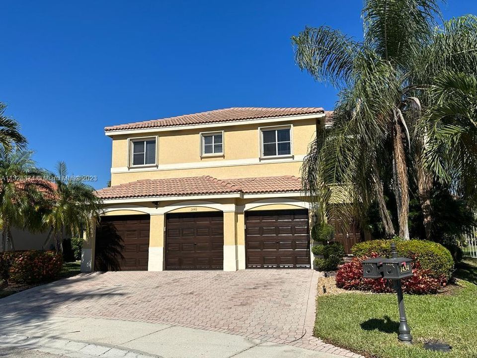 Recently Sold: $1,240,000 (6 beds, 4 baths, 3205 Square Feet)