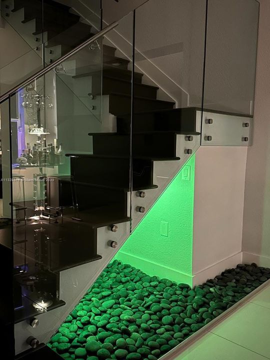 Vendido Recientemente: $1,240,000 (6 camas, 4 baños, 3205 Pies cuadrados)