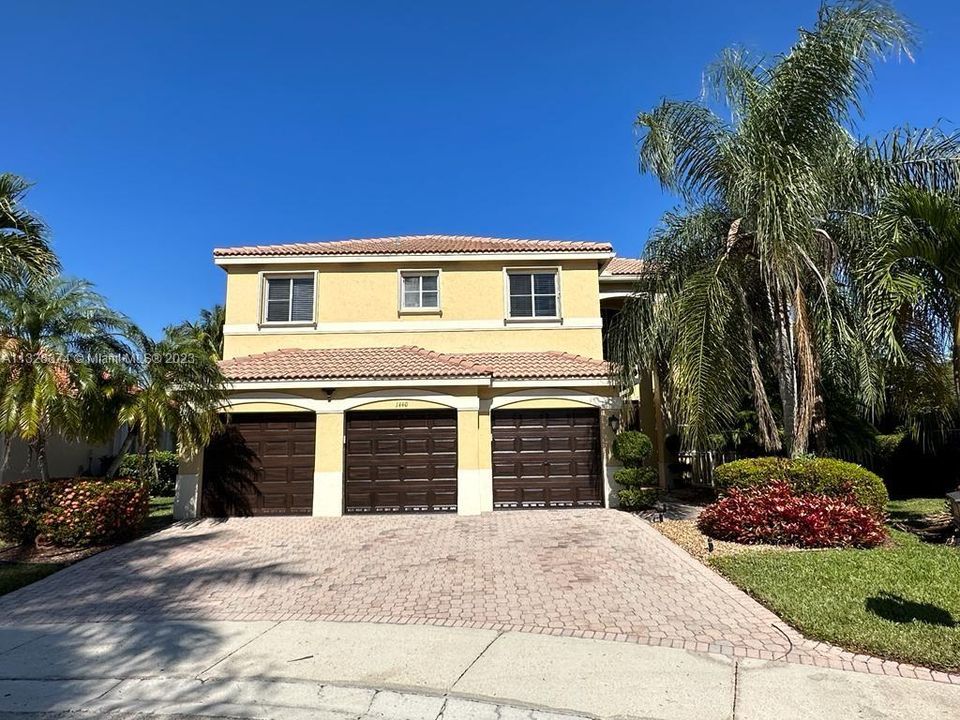 Recently Sold: $1,240,000 (6 beds, 4 baths, 3205 Square Feet)