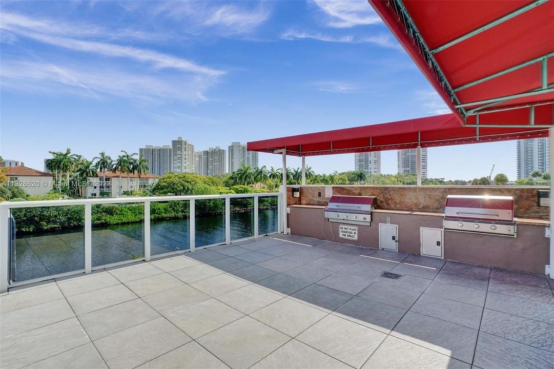 Recently Sold: $250,000 (1 beds, 1 baths, 896 Square Feet)