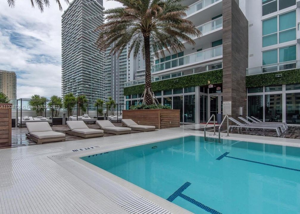 Recently Sold: $545,000 (1 beds, 1 baths, 748 Square Feet)
