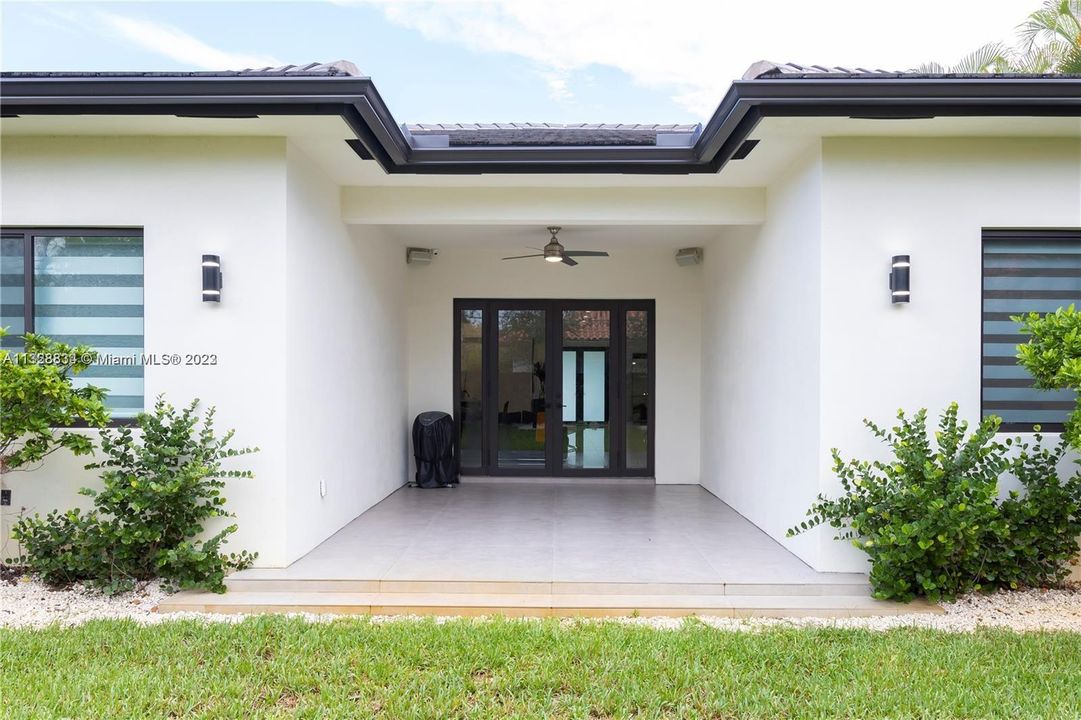 Recently Sold: $1,440,000 (3 beds, 2 baths, 2076 Square Feet)