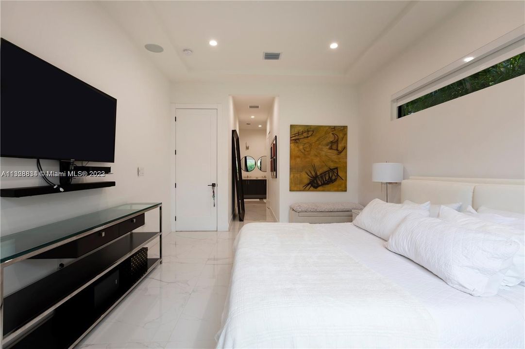 Recently Sold: $1,440,000 (3 beds, 2 baths, 2076 Square Feet)