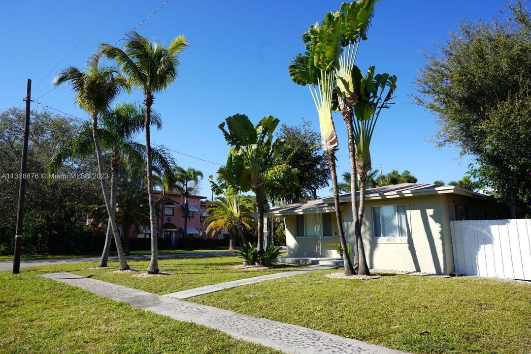 For Sale: $790,000 (3 beds, 2 baths, 1471 Square Feet)