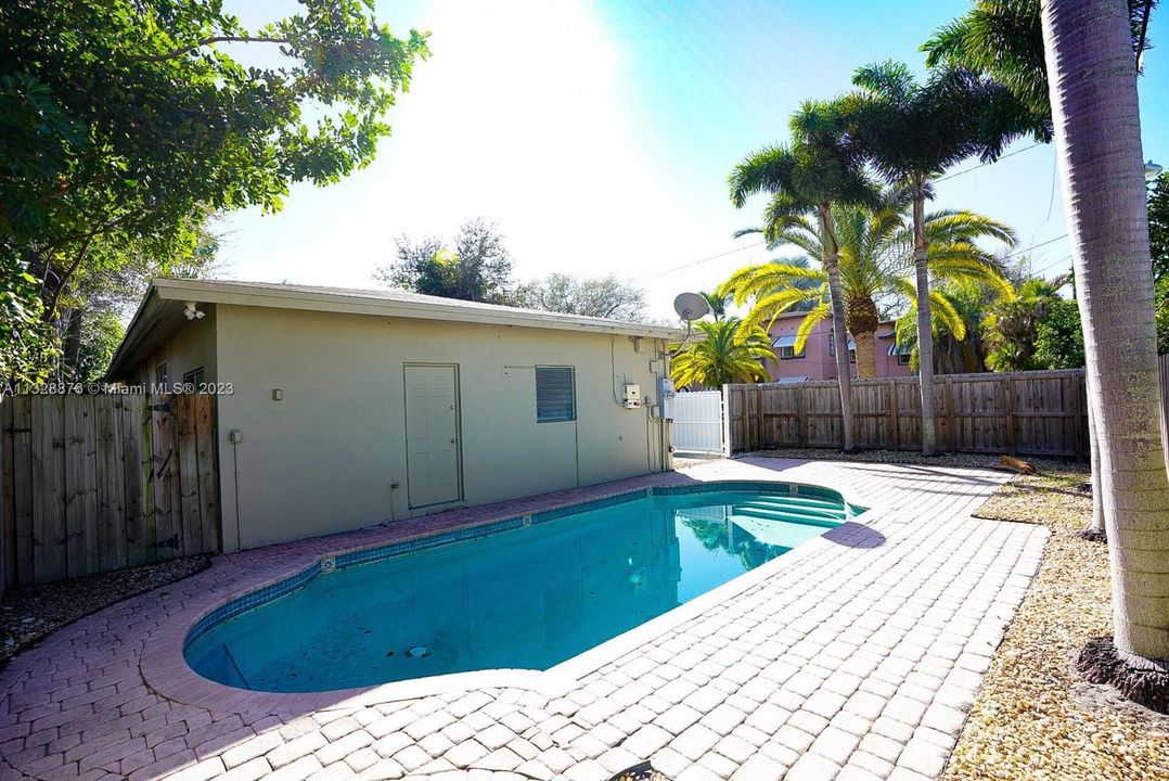 For Sale: $790,000 (3 beds, 2 baths, 1471 Square Feet)