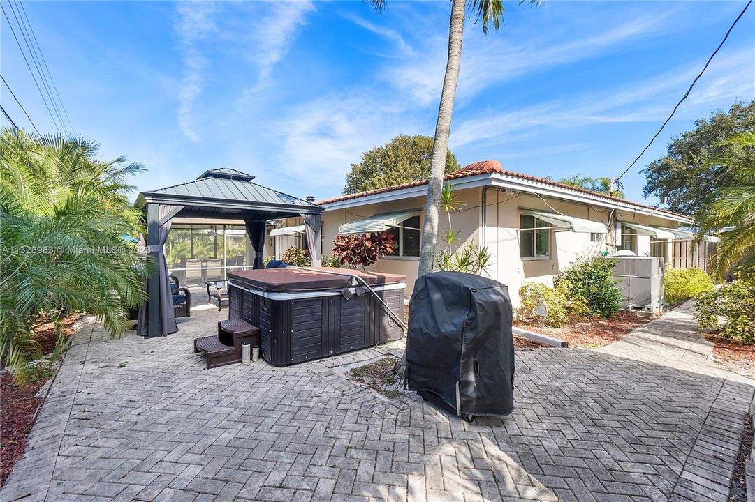 Active With Contract: $850,000 (3 beds, 2 baths, 1984 Square Feet)