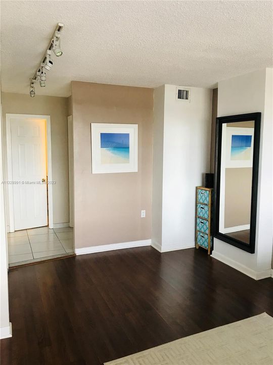 Recently Sold: $249,900 (1 beds, 1 baths, 887 Square Feet)