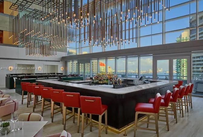 Recently Sold: $630,000 (1 beds, 1 baths, 966 Square Feet)