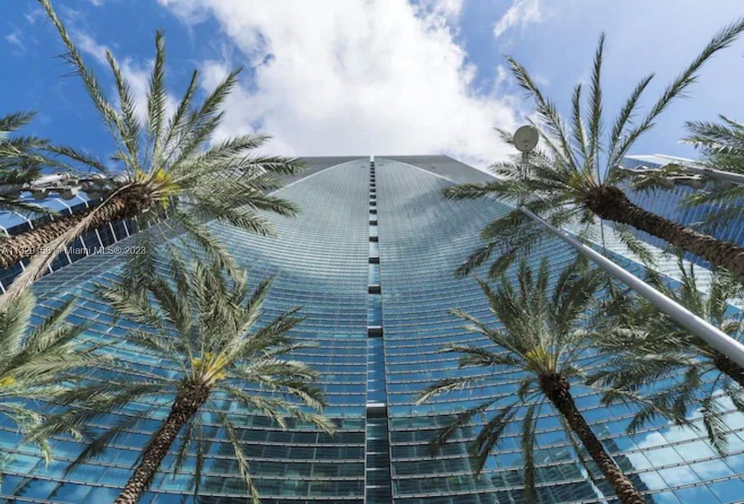 Recently Sold: $630,000 (1 beds, 1 baths, 966 Square Feet)