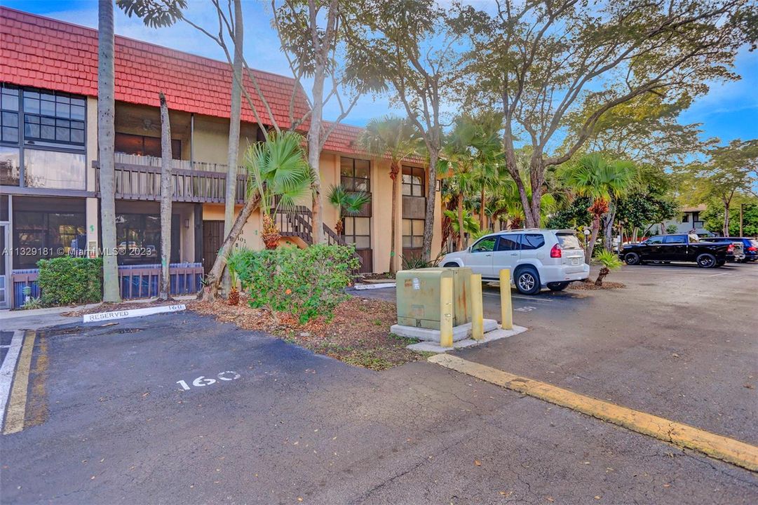 Vendido Recientemente: $239,000 (2 camas, 2 baños, 1400 Pies cuadrados)
