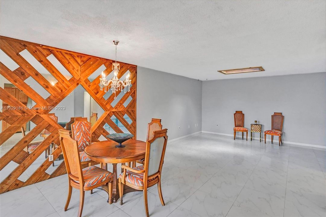 Vendido Recientemente: $239,000 (2 camas, 2 baños, 1400 Pies cuadrados)