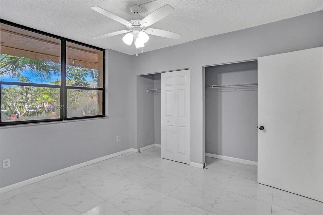 Vendido Recientemente: $239,000 (2 camas, 2 baños, 1400 Pies cuadrados)