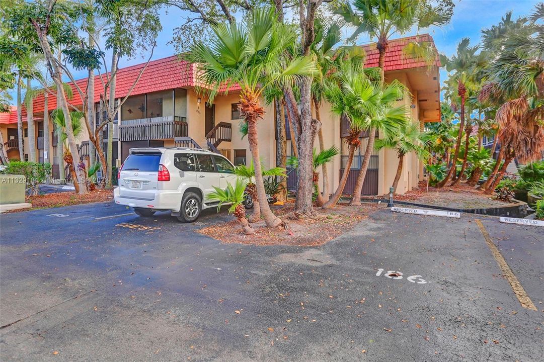 Vendido Recientemente: $239,000 (2 camas, 2 baños, 1400 Pies cuadrados)