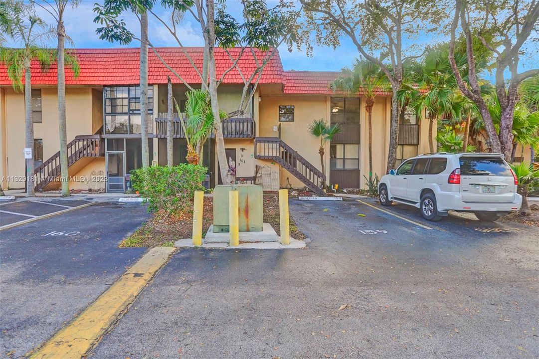 Vendido Recientemente: $239,000 (2 camas, 2 baños, 1400 Pies cuadrados)
