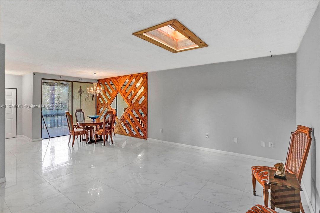 Vendido Recientemente: $239,000 (2 camas, 2 baños, 1400 Pies cuadrados)