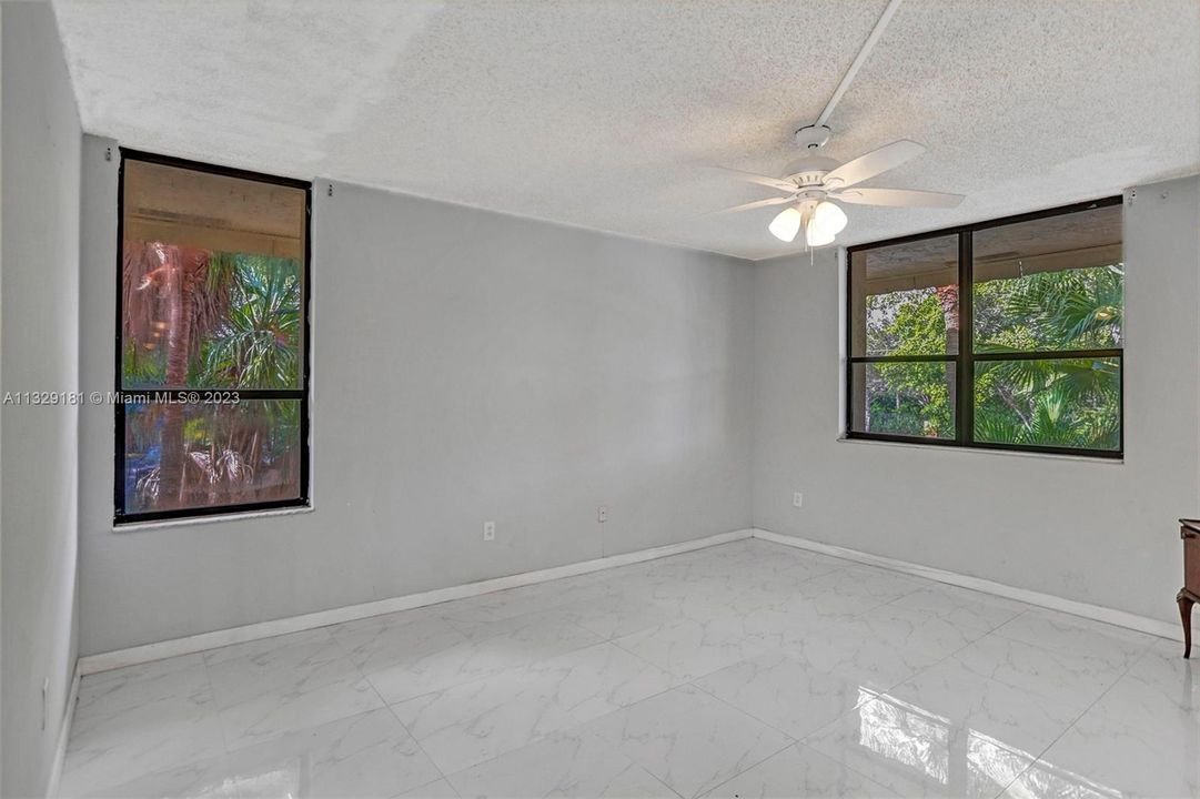 Vendido Recientemente: $239,000 (2 camas, 2 baños, 1400 Pies cuadrados)
