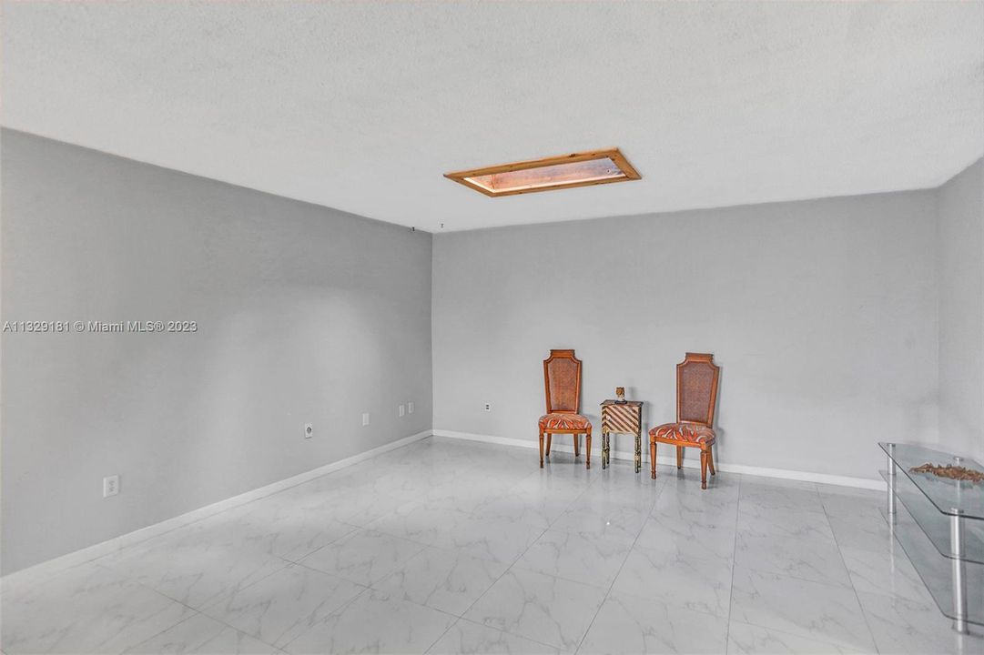 Vendido Recientemente: $239,000 (2 camas, 2 baños, 1400 Pies cuadrados)