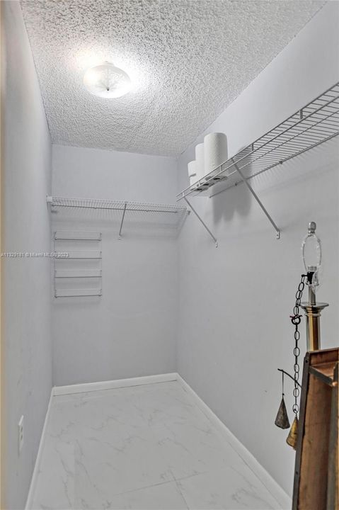 Vendido Recientemente: $239,000 (2 camas, 2 baños, 1400 Pies cuadrados)