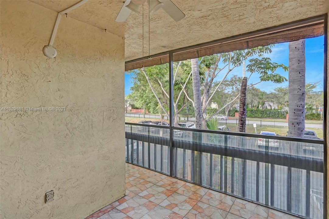 Vendido Recientemente: $239,000 (2 camas, 2 baños, 1400 Pies cuadrados)