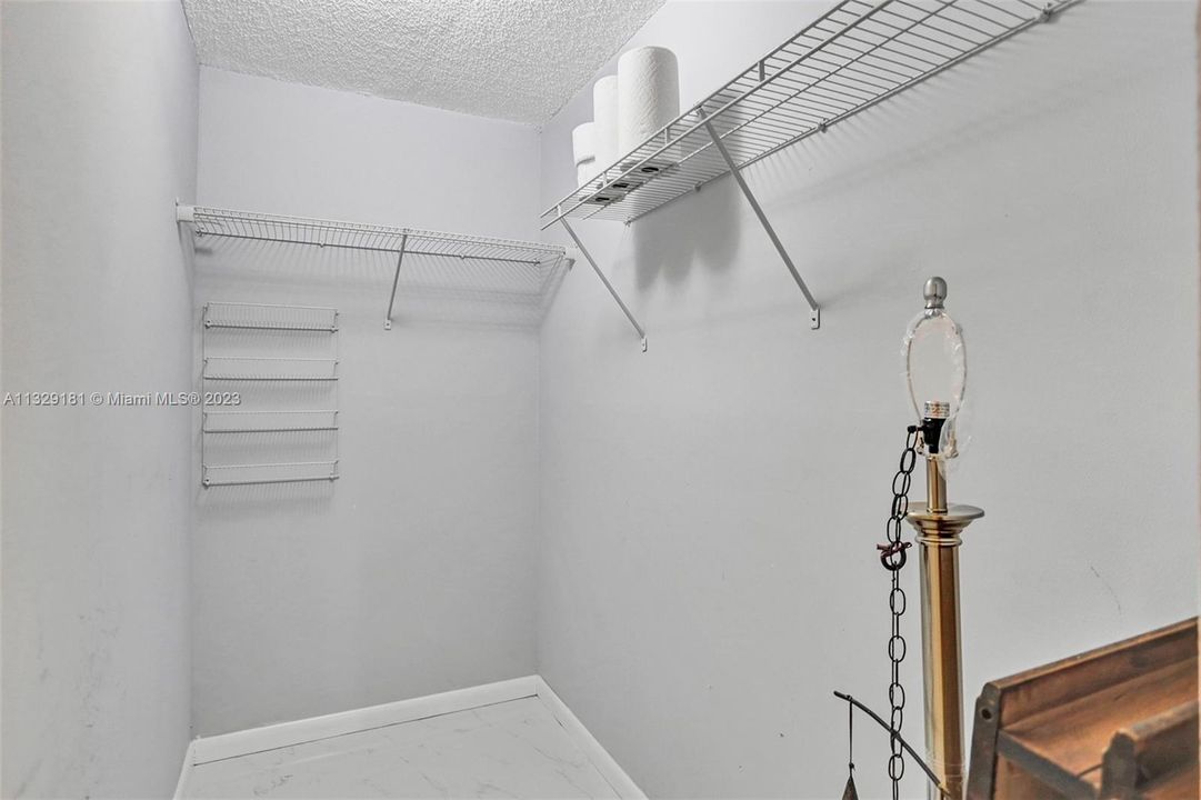 Vendido Recientemente: $239,000 (2 camas, 2 baños, 1400 Pies cuadrados)