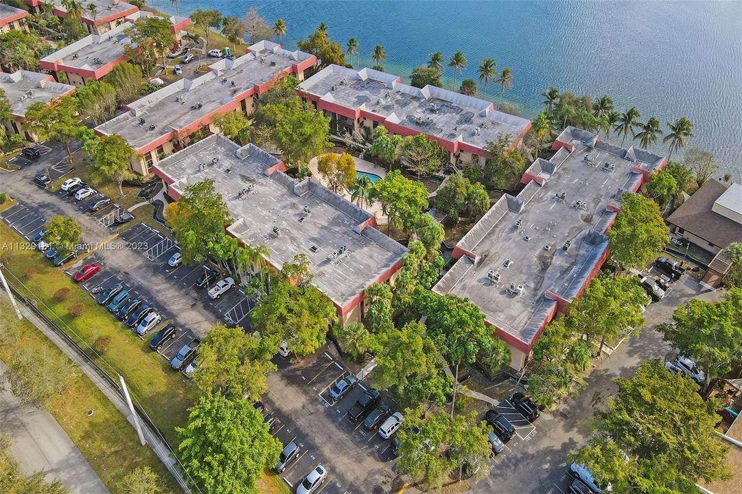 Vendido Recientemente: $239,000 (2 camas, 2 baños, 1400 Pies cuadrados)