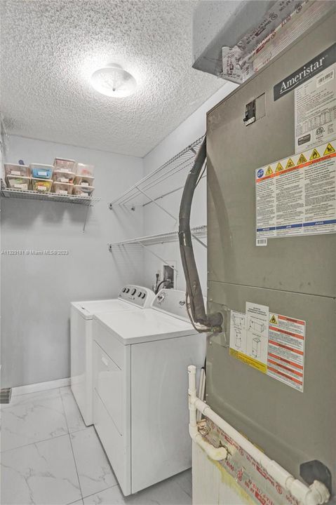 Vendido Recientemente: $239,000 (2 camas, 2 baños, 1400 Pies cuadrados)