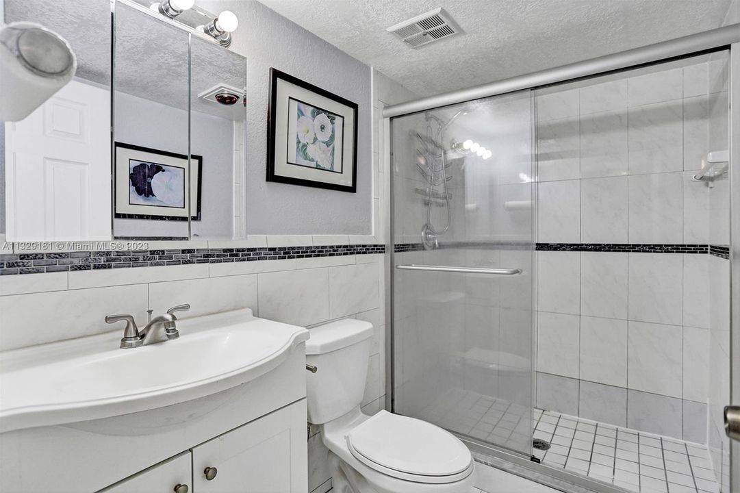 Vendido Recientemente: $239,000 (2 camas, 2 baños, 1400 Pies cuadrados)