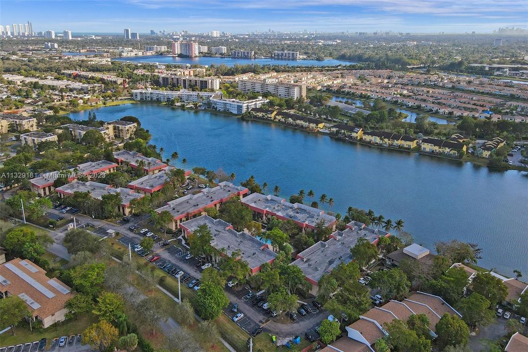 Vendido Recientemente: $239,000 (2 camas, 2 baños, 1400 Pies cuadrados)