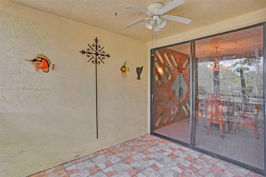 Vendido Recientemente: $239,000 (2 camas, 2 baños, 1400 Pies cuadrados)
