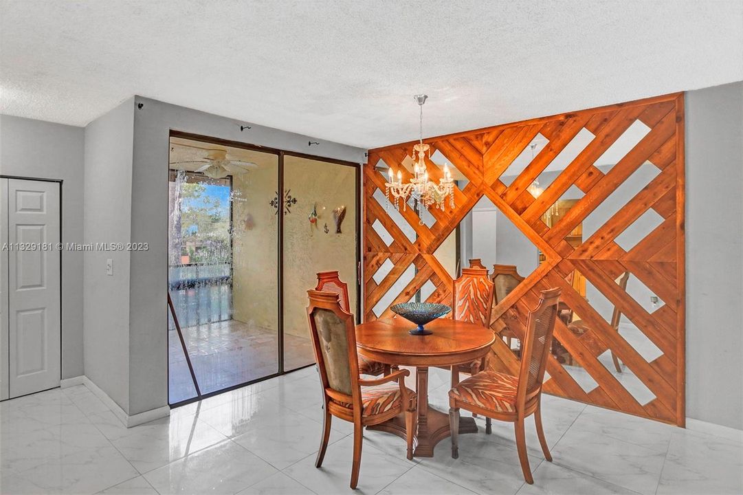 Vendido Recientemente: $239,000 (2 camas, 2 baños, 1400 Pies cuadrados)