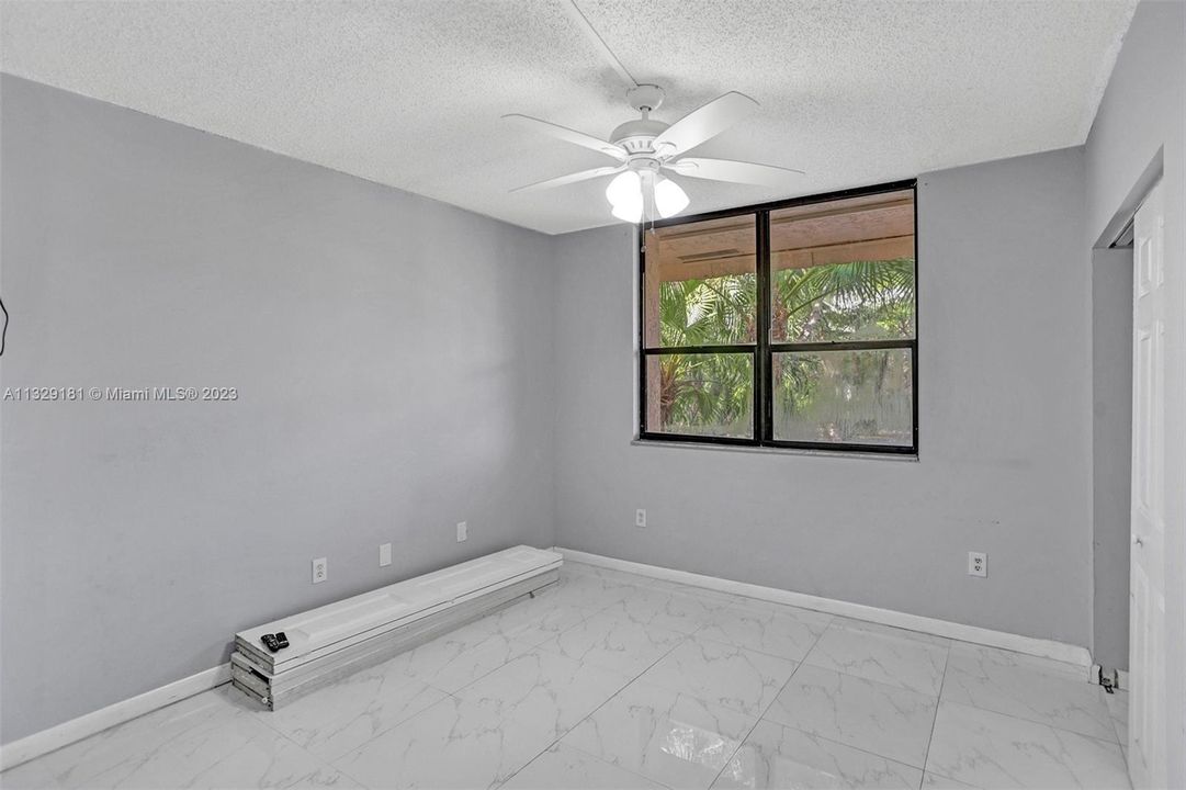 Vendido Recientemente: $239,000 (2 camas, 2 baños, 1400 Pies cuadrados)