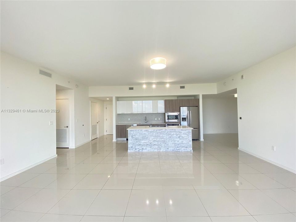 Recientemente alquilado: $4,200 (3 camas, 2 baños, 1557 Pies cuadrados)