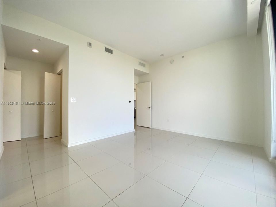 Recientemente alquilado: $4,200 (3 camas, 2 baños, 1557 Pies cuadrados)