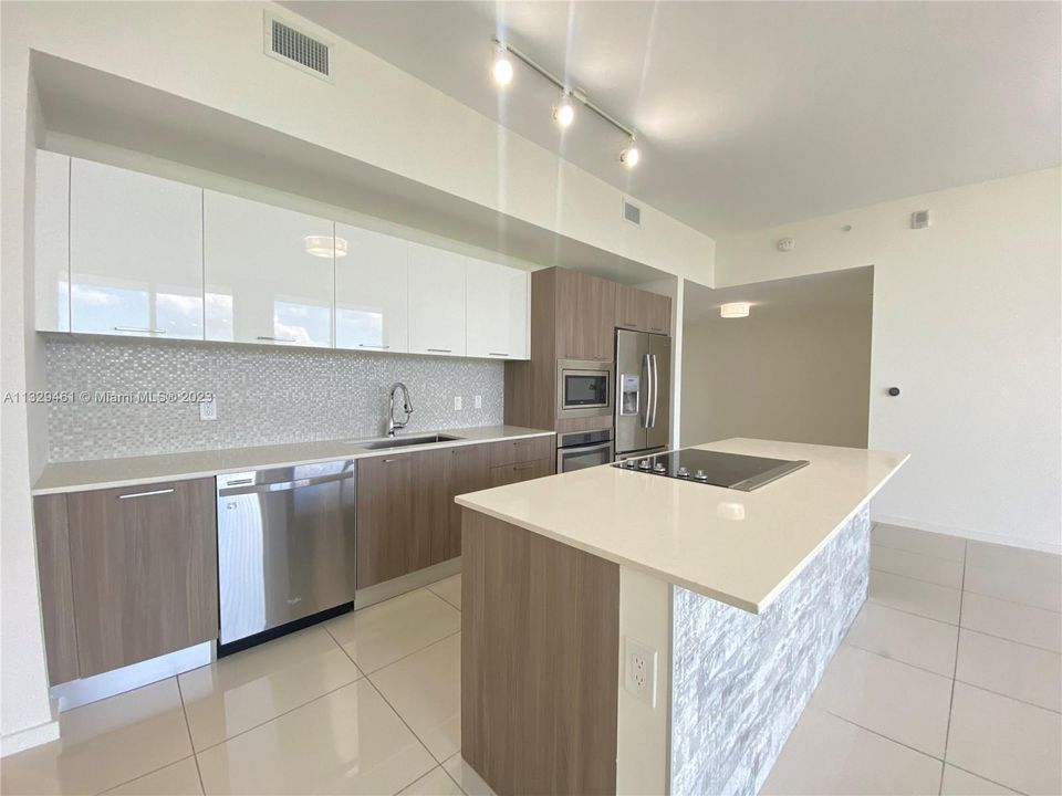 Recientemente alquilado: $4,200 (3 camas, 2 baños, 1557 Pies cuadrados)