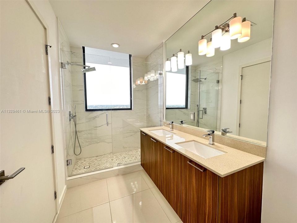 Recientemente alquilado: $4,200 (3 camas, 2 baños, 1557 Pies cuadrados)