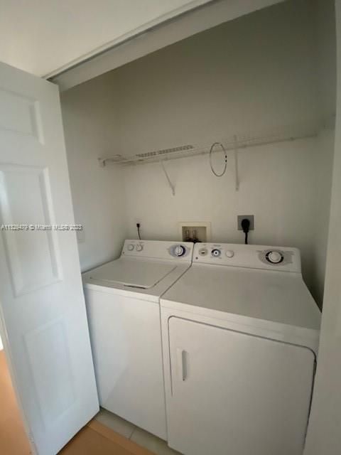 Recently Rented: $2,400 (3 beds, 2 baths, 1169 Square Feet)