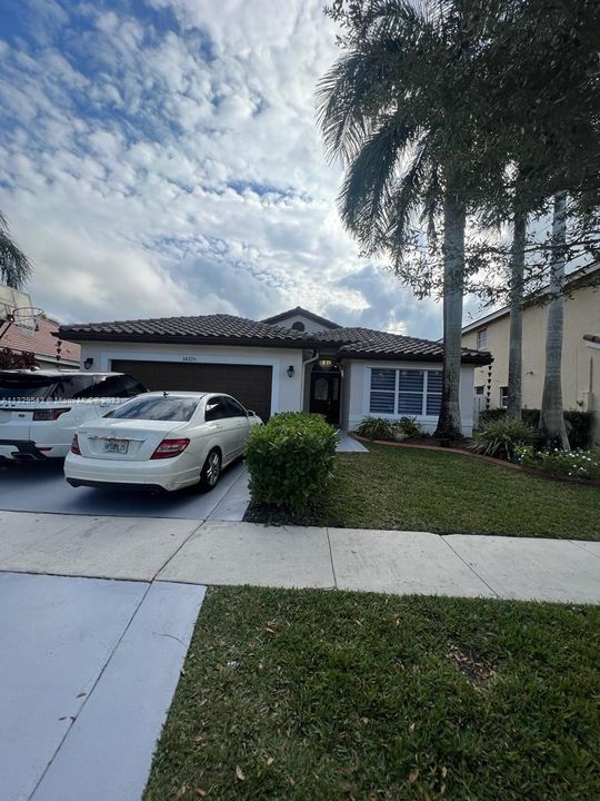 Recently Sold: $690,000 (3 beds, 2 baths, 1731 Square Feet)