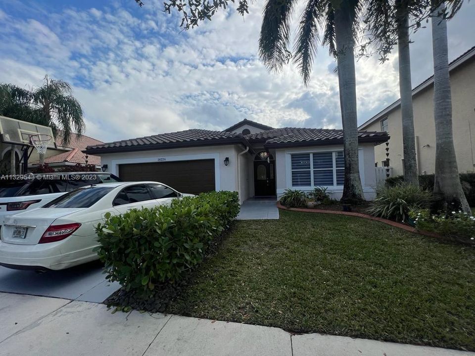 Recently Sold: $690,000 (3 beds, 2 baths, 1731 Square Feet)