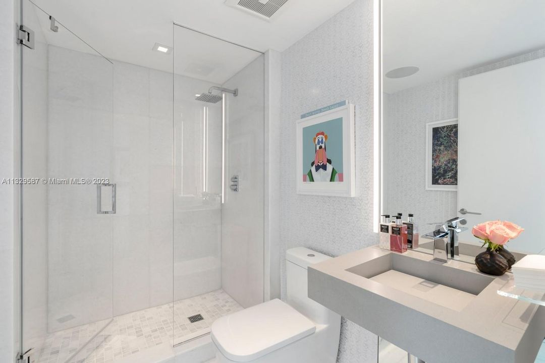 Recently Sold: $5,400,000 (3 beds, 3 baths, 2618 Square Feet)