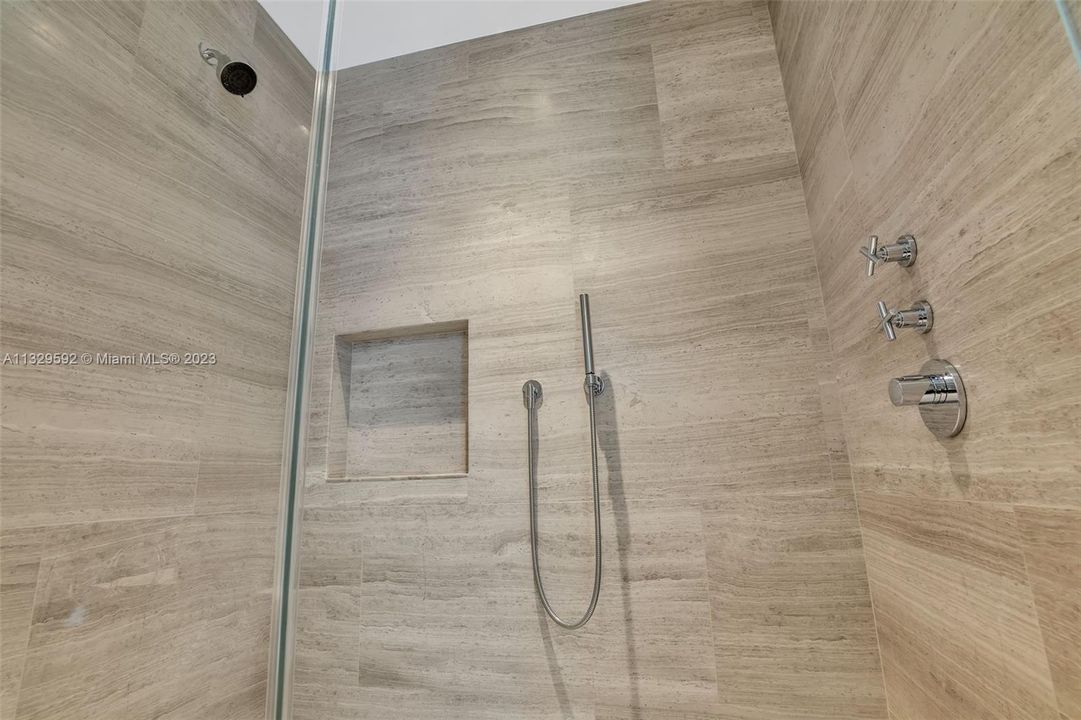 En Renta: $45,000 (3 camas, 3 baños, 2566 Pies cuadrados)