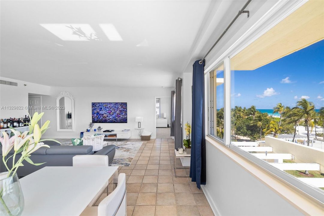 Recently Sold: $895,000 (2 beds, 2 baths, 1330 Square Feet)