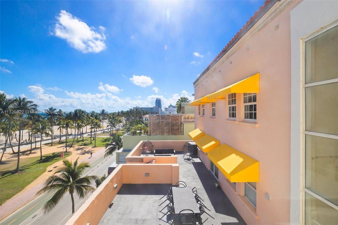 Recently Sold: $895,000 (2 beds, 2 baths, 1330 Square Feet)