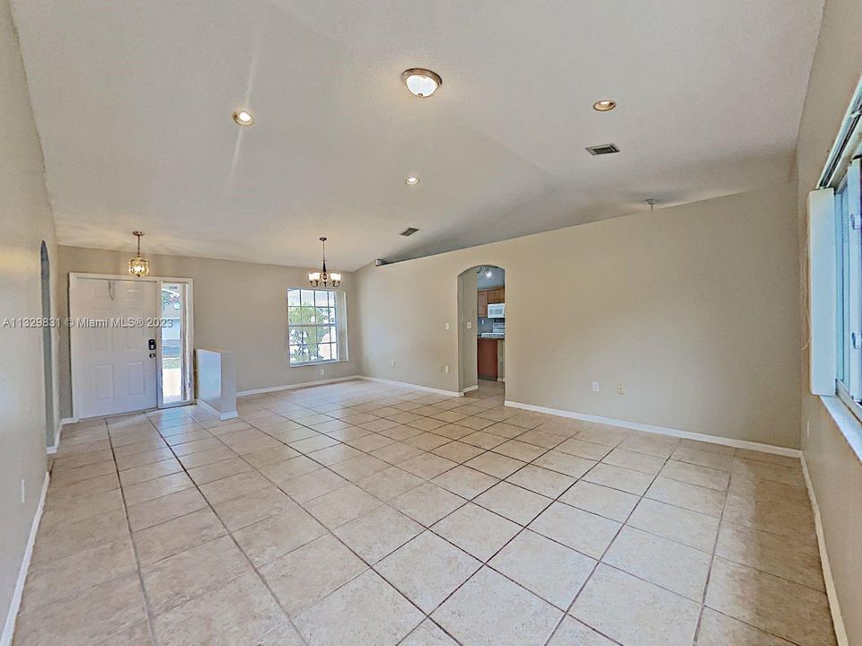 Recently Rented: $3,089 (3 beds, 2 baths, 1552 Square Feet)