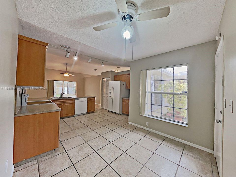 Recently Rented: $3,089 (3 beds, 2 baths, 1552 Square Feet)