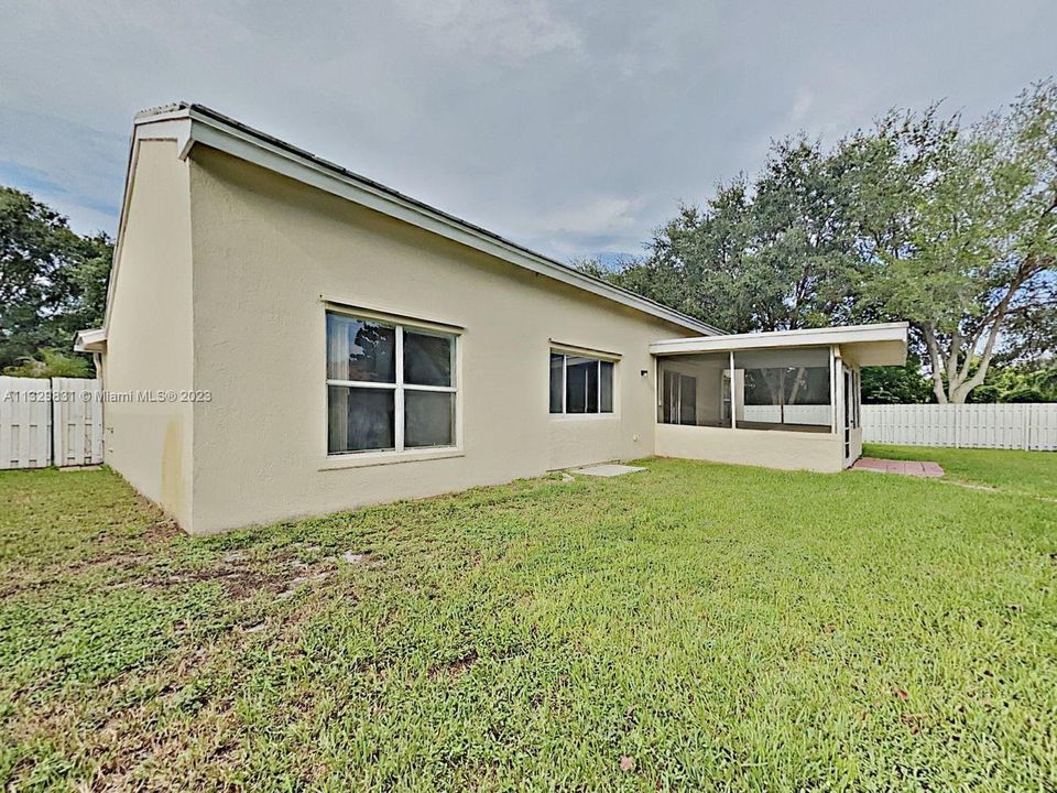 Recently Rented: $3,089 (3 beds, 2 baths, 1552 Square Feet)